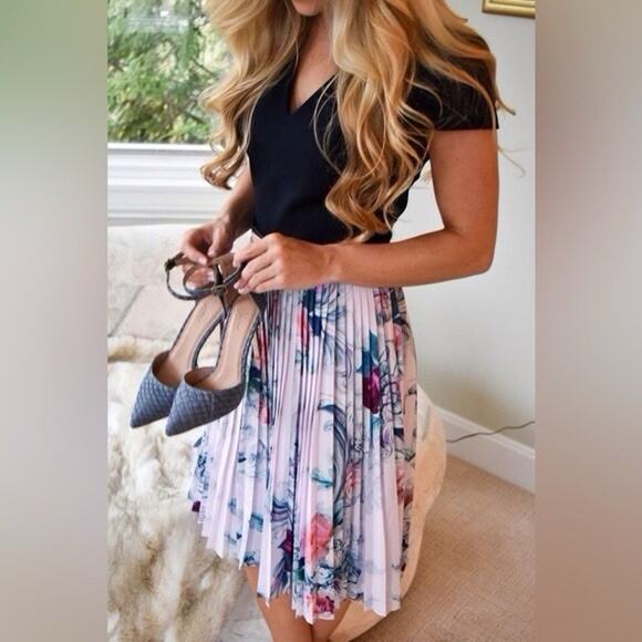 Ted Baker London Dessy Acanthus Scroll Cap Sleeve Pleated Dress Size 3 or US 8 - Picture 1 of 7